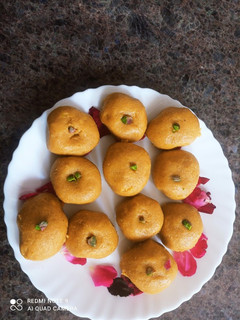 चने के सत्तू के लड्डू (chane ke sattu ke ladoo recipe in Hindi) रेसिपी मुख्य फोटो