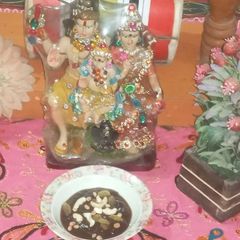 A picture of Tamarind dates chutney / sauth or imli khajoor ki chutney.