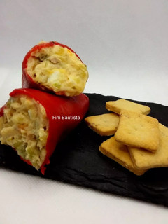 Una foto de Pimientos de piquillo rellenos de ensaladilla