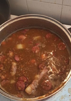 Una foto de Lentejas con chorizo y pollo