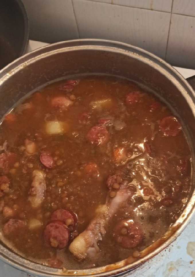 Una foto de Lentejas con chorizo y pollo