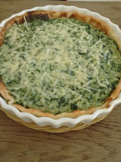 Una foto de Tarta de espinaca y salsa blanca