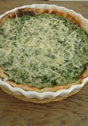Una foto de Tarta de espinaca y salsa blanca