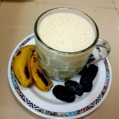 A picture of Dates & banana shake.