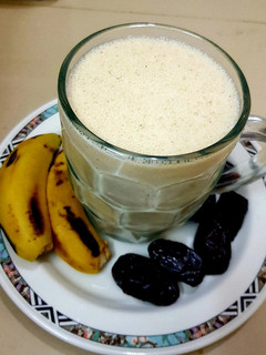A picture of Dates & banana shake.
