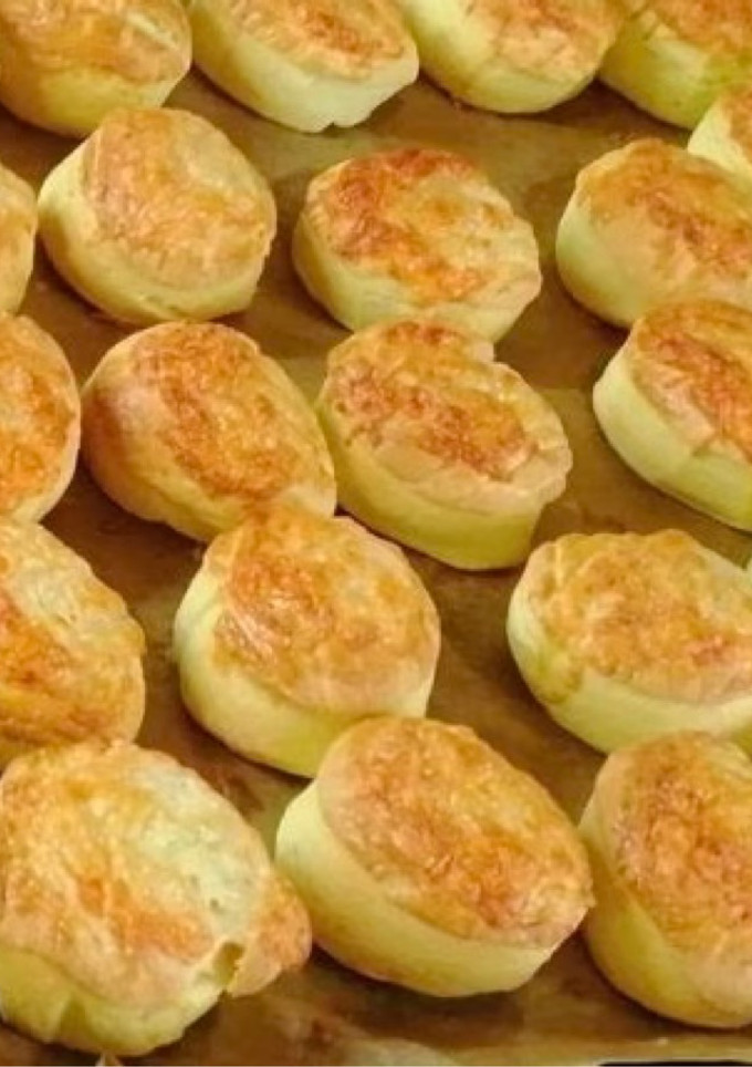 Villámgyors isteni finom sajtos pogácsa recept fotója