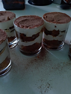 Una foto de Tiramisú facilísimo y sin huevo