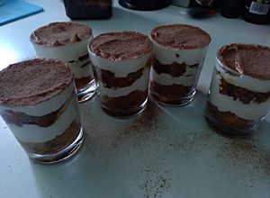 Una foto de Tiramisú facilísimo y sin huevo
