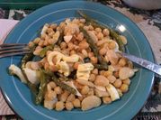 Una foto de ensalada de chaucha