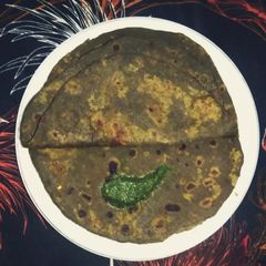 A picture of Bathue ke parathe.