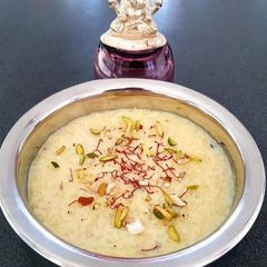 A picture of Ground rice Saffon kheer / firni.