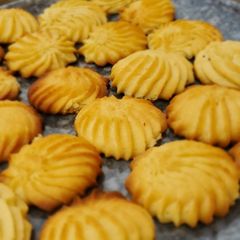 A picture of Piping Cookies.
