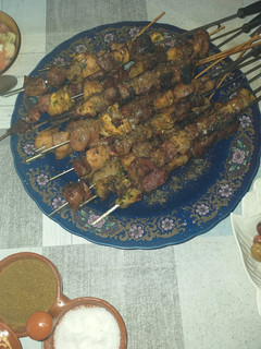 Una foto de Brochetas de carne