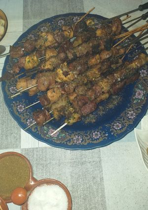 Una foto de Brochetas de carne