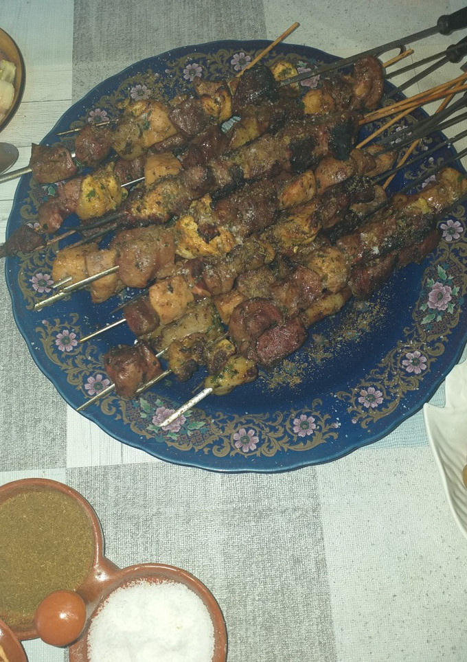 Una foto de Brochetas de carne