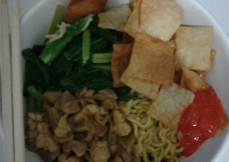  Resep Mie Ayam Jamur  sruputtt  oleh fannysha gerhani 