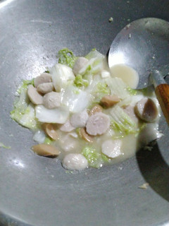 Foto resep Tumis Sawi Sosis Bakso