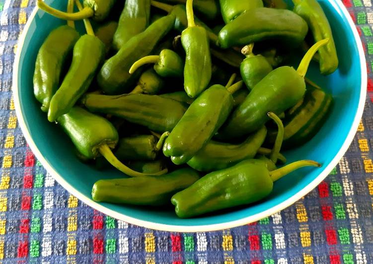 Steps to Prepare Favorite Padrón Peppers