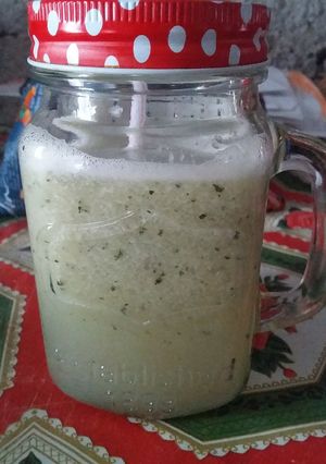 Una foto de Licuado de frutas 🍏🥝