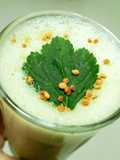 Chinese Herbs Green Smoothie with White Mugwort, Spinach, and Snow Lotus Root