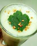 Chinese Herbs Green Smoothie with White Mugwort, Spinach, and Snow Lotus Root