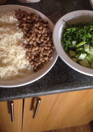 A picture of Rice and beans with pepper nd vegetable.