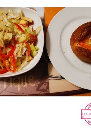 Une photo de #Avril Egg boat ou Œuf cocotte cuit dans un pain