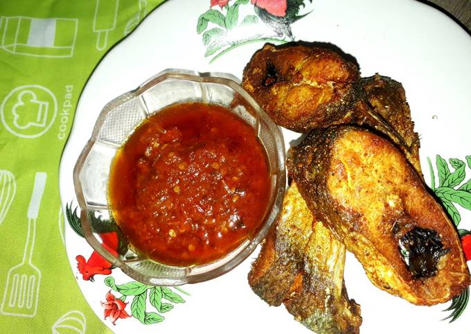 Bandeng goreng kunyit