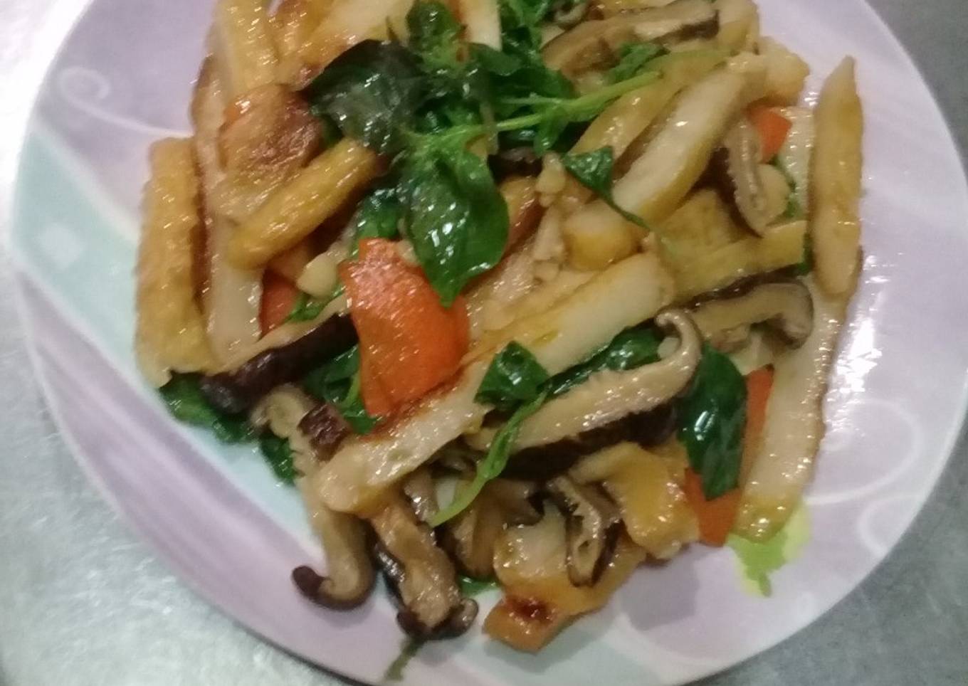 Fried vegetarian ham with Thai basil