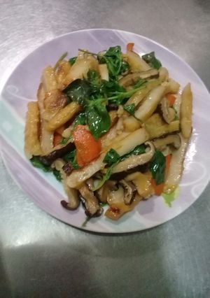Foto resep Fried vegetarian ham with Thai basil