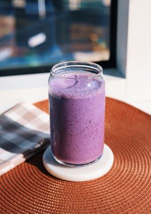 Una foto de Smoothie Cremoso Arándanos! 🫐🍌🥛