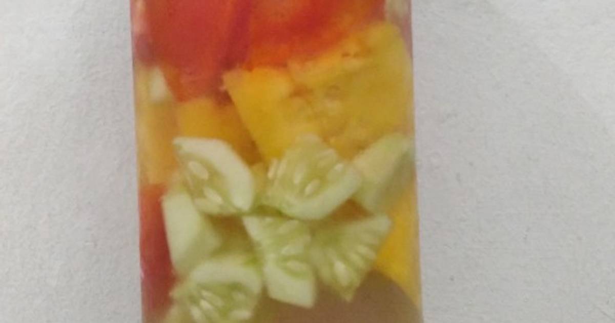 Resep Infused water nanas, timun dan tomat oleh Yelvi Levani Cookpad