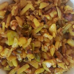 A picture of Aloo bhujiya.