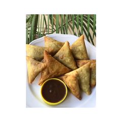 A picture of Samosa and a chutney.