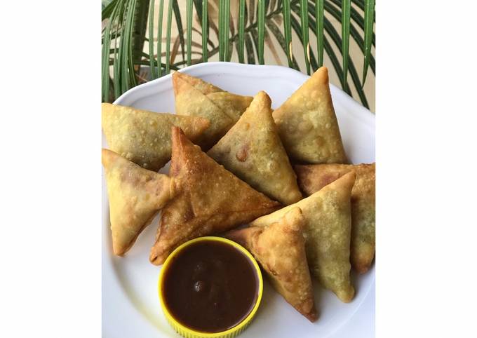 Samosa and a chutney