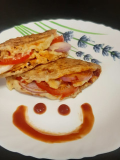 रोटी चीज़ सैंडविच (roti cheese sandwich recipe in Hindi) रेसिपी मुख्य फोटो