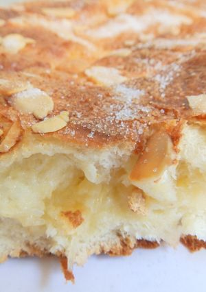 Foto principal de Coca de San Juan con crema y confitura