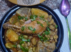 Une photo de Ragoût en mijoté poulet / fève vert / artichaut et pomme de terre