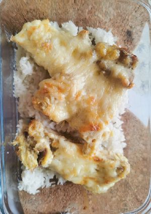 Tepsiben sült, sajtos tejszínes csirkecombfilé recept fotója