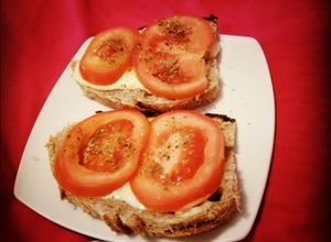 Una foto de Bruschetta Pan masa madre+🍅+🧀