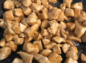 Una foto de Pollo teriyaki (con salsa casera)