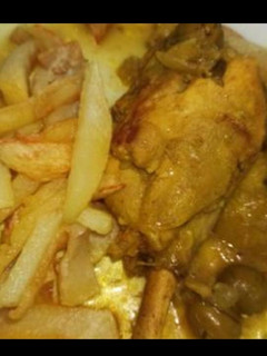 Una foto de Pollo con aceitunas estilo marroquí en olla exprés