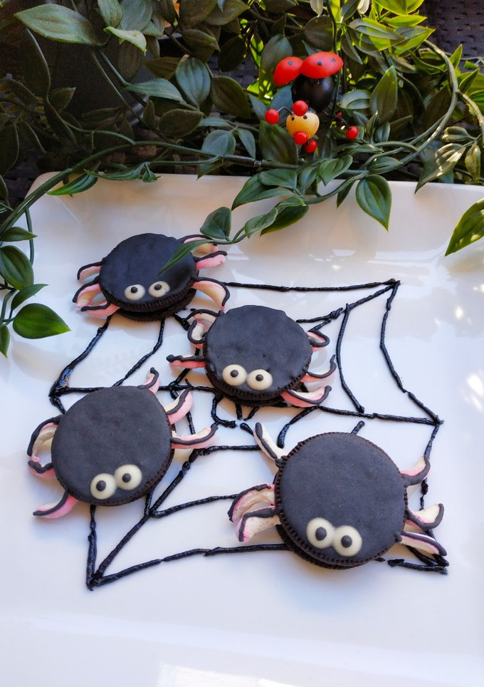 Una foto de Galletitas Halloween: arañas glaseadas 🕷️🕸️😲