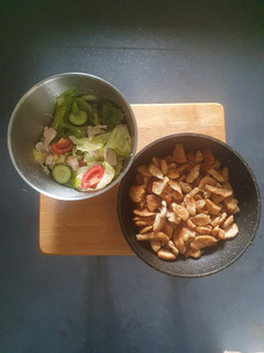 A picture of Lime dressed Chicken Salad with Croutons.