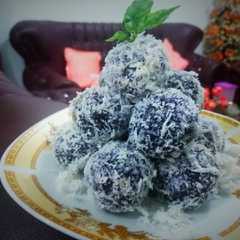 รูปของ Klepon ubi ungu