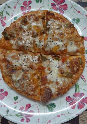 पिज़्ज़ा(pizza recipe in Hindi) रेसिपी मुख्य फोटो
