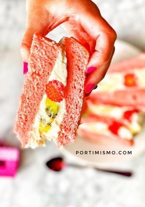 Una foto de Sando Fruit con Shokupan Rosa como en Japón