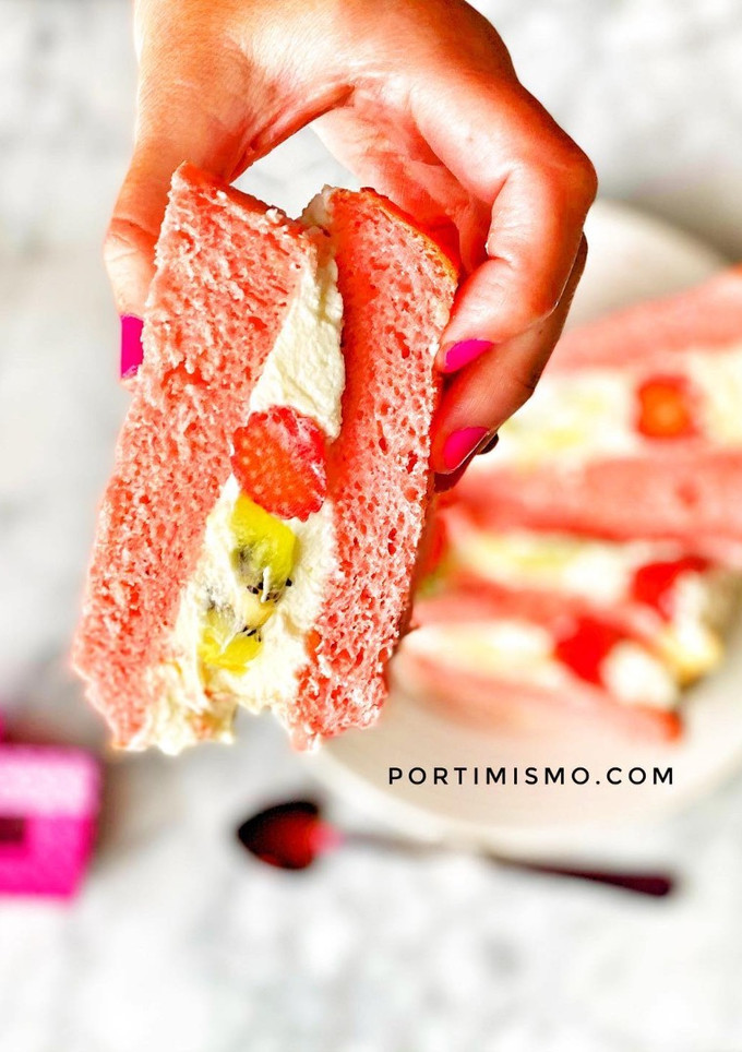 Una foto de Sando Fruit con Shokupan Rosa como en Japón