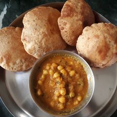 A picture of White chole with puri.