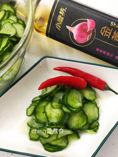 10分鐘上菜-蔥香涼拌酸甜小黃瓜 的食譜成品照片